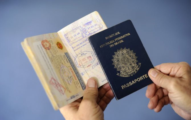 Passaporte brasileiro.